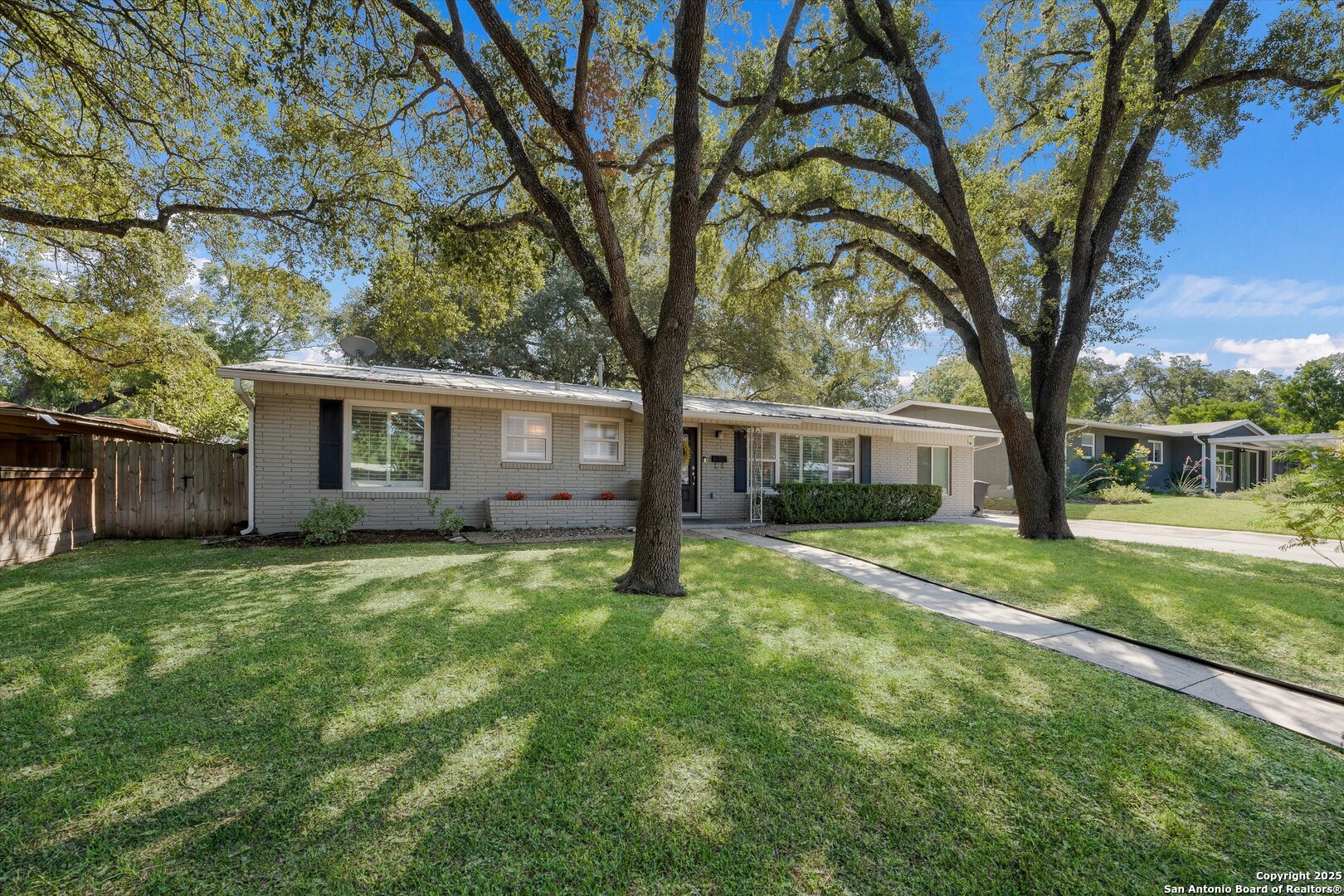 614 LARKWOOD DR, San Antonio, TX 78209 — photo 1
