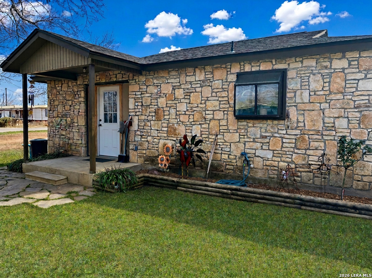 1314 Commerce, Jourdanton, TX 78026 — photo 1