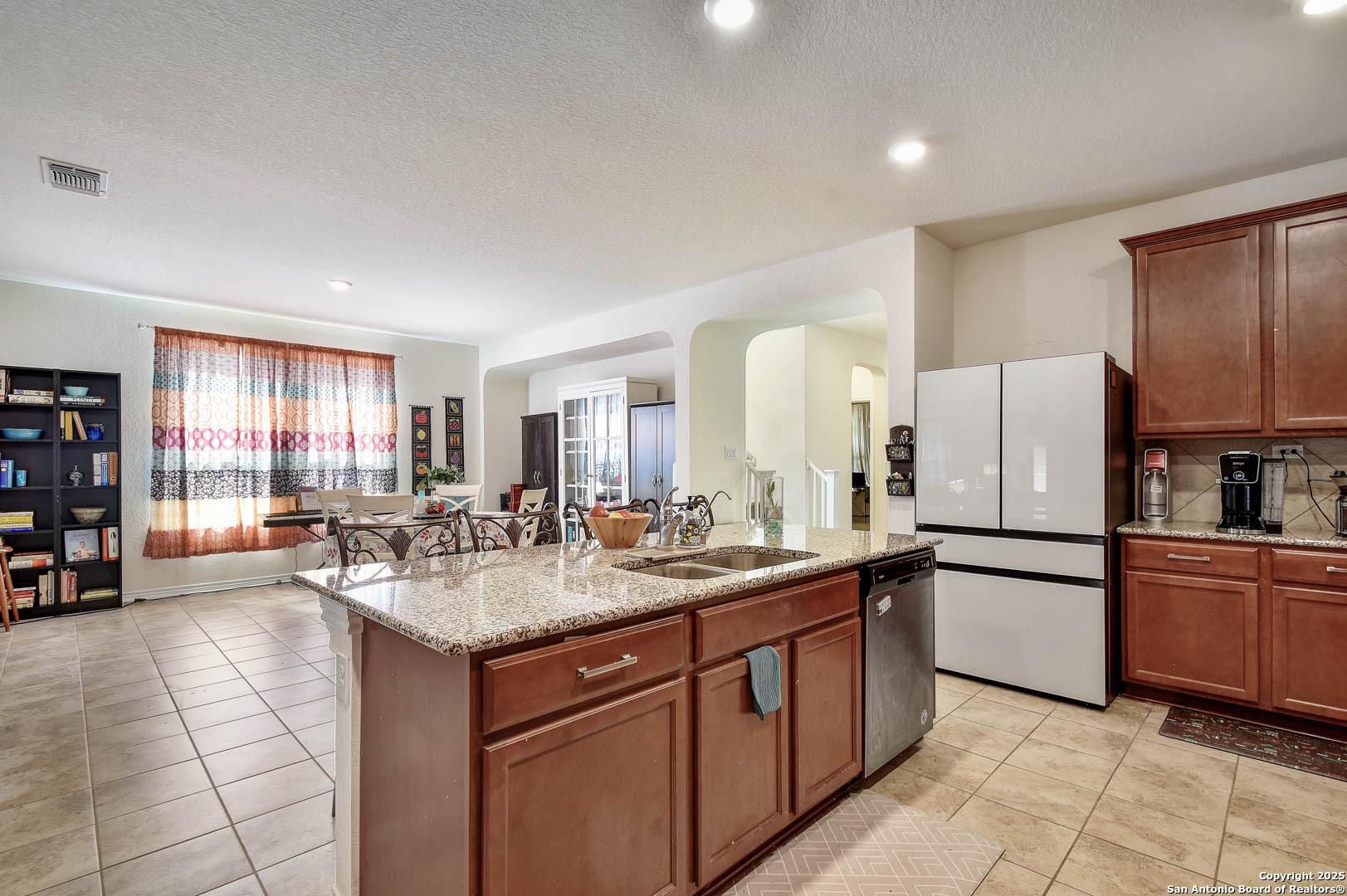 145 Rustic, Universal City, TX 78148 — photo 1