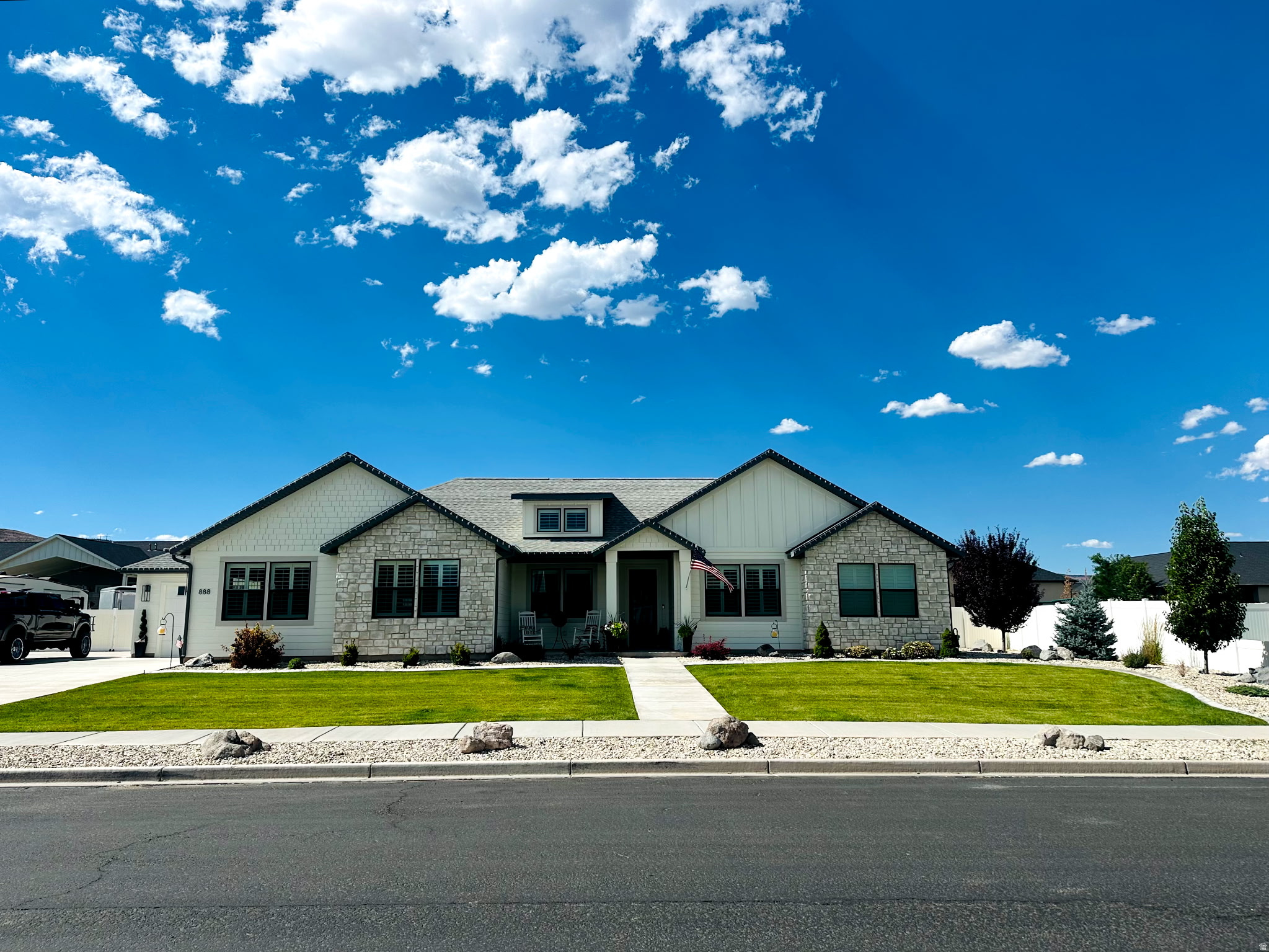 888 W TORREY PINES DR, Richfield, UT 84701 — photo 1