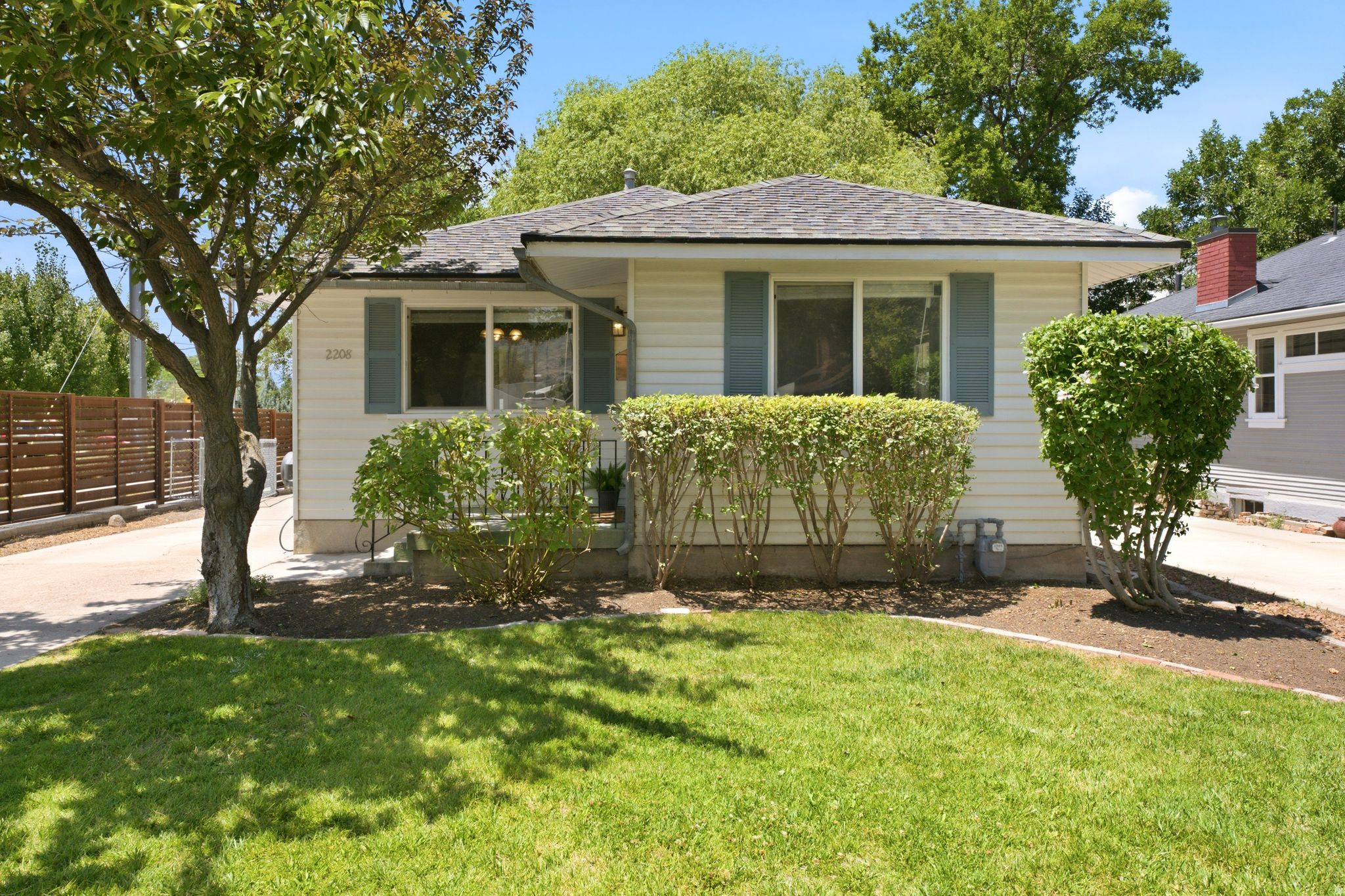 2208  LINCOLN ST, Salt Lake City, UT 84106 — photo 1
