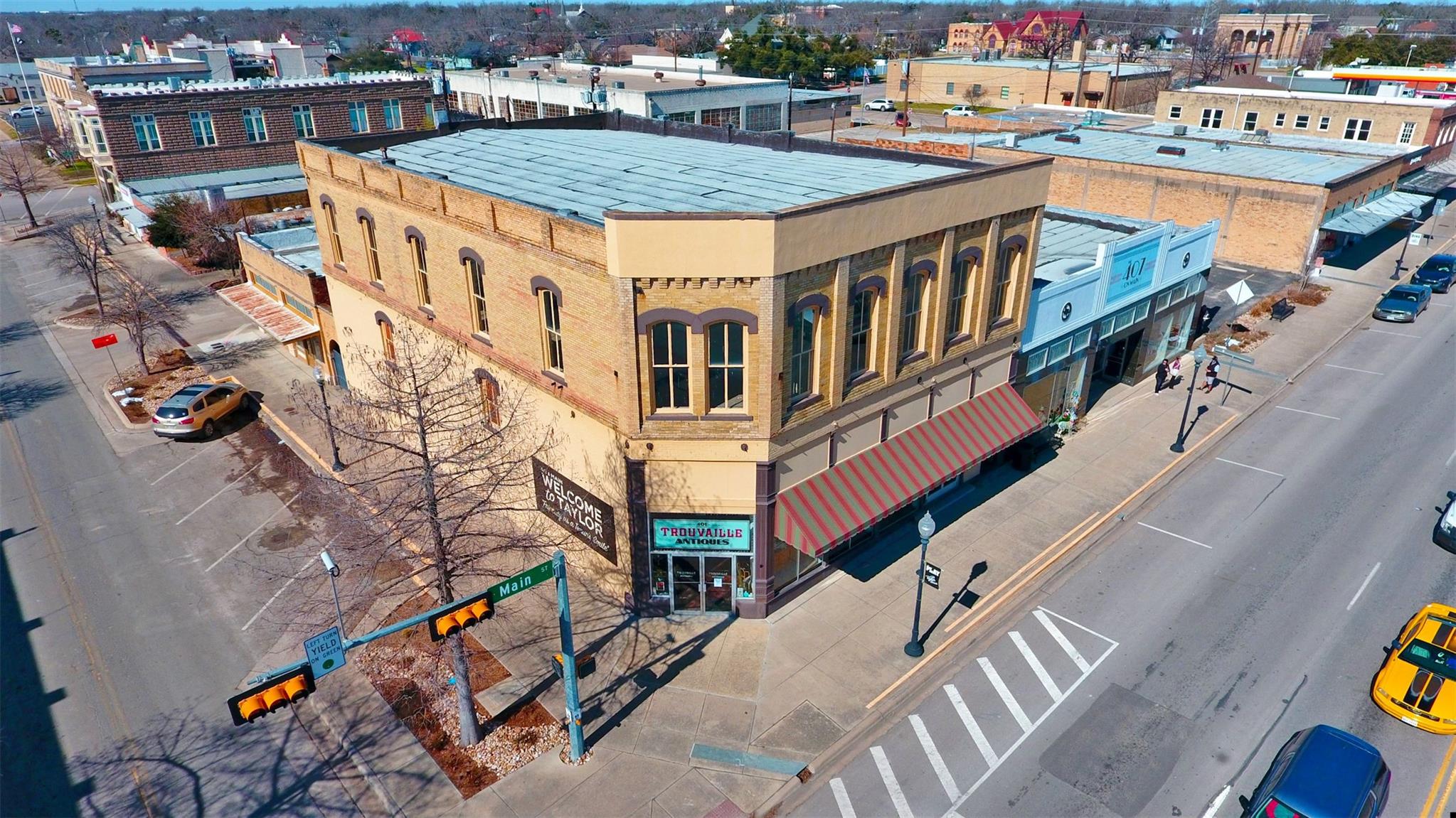 401 N Main St, Taylor, TX 76574 — photo 1