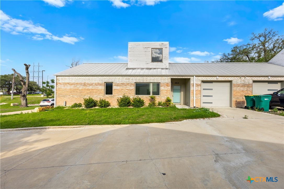 2819 Lone Oak Drive, Belton, TX 76513 — photo 1