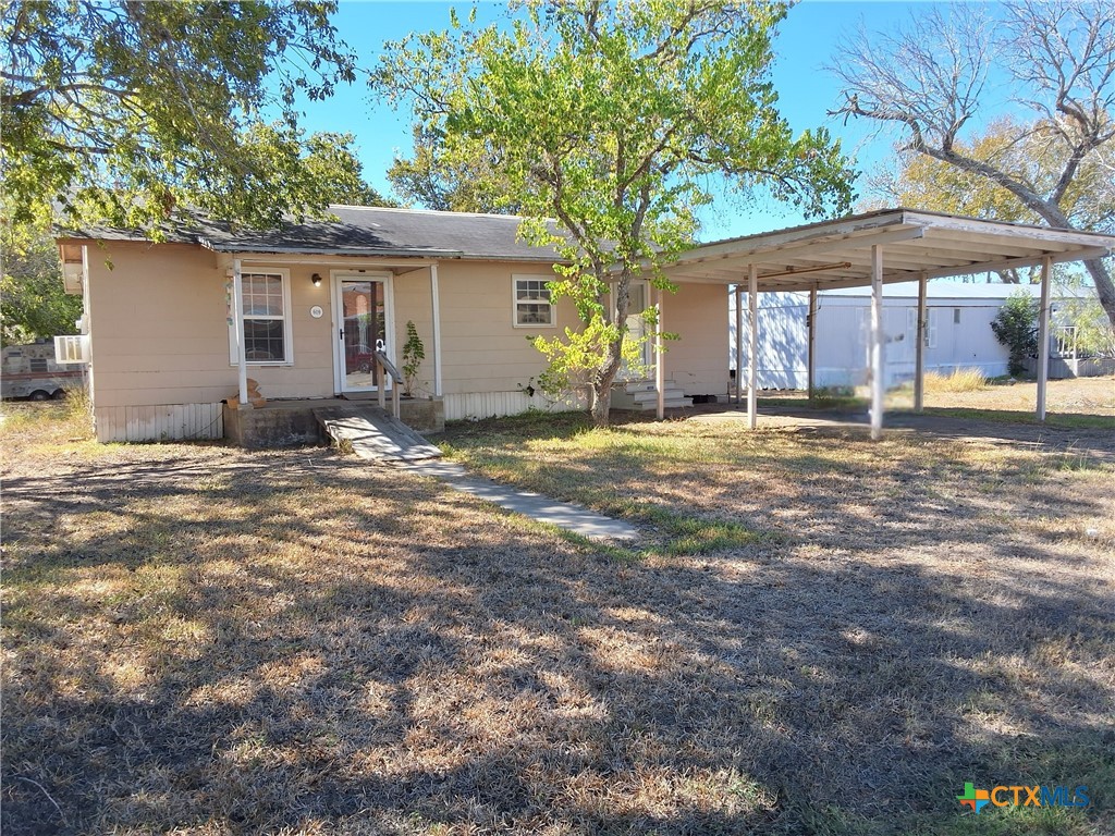 609 E Sarah Street, Cuero, TX 77954 — photo 1