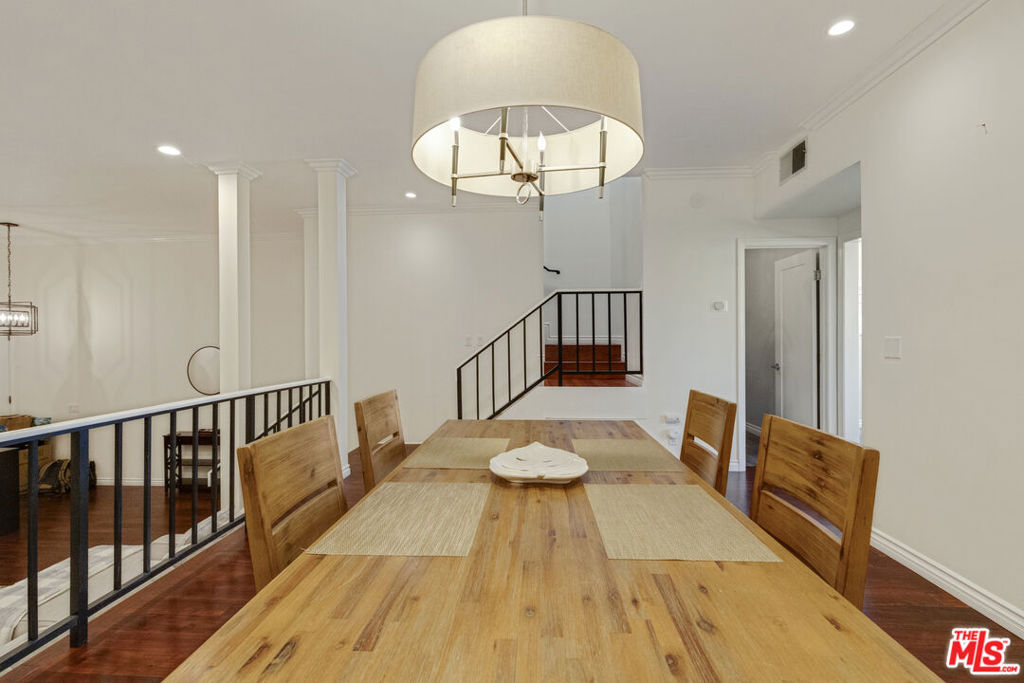 5215 White Oak Avenue 2, Los Angeles, CA 91316 — photo 1