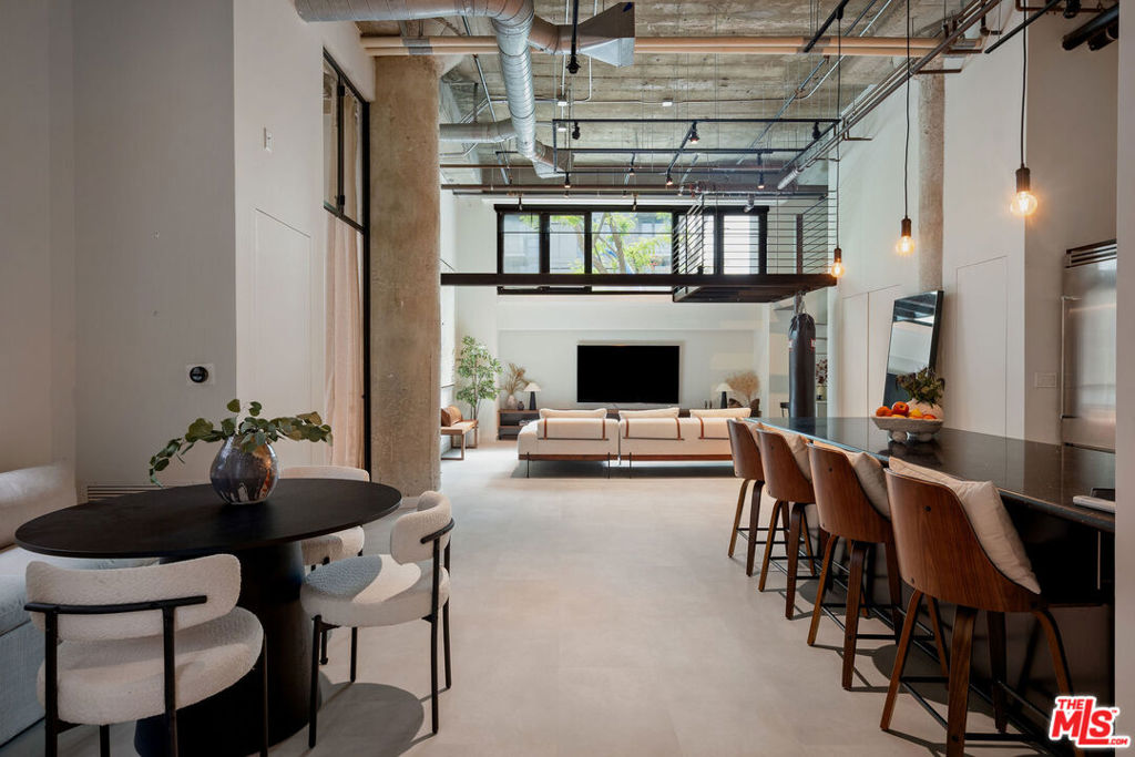 330 W 11th Street 104, Los Angeles, CA 90015 — photo 1