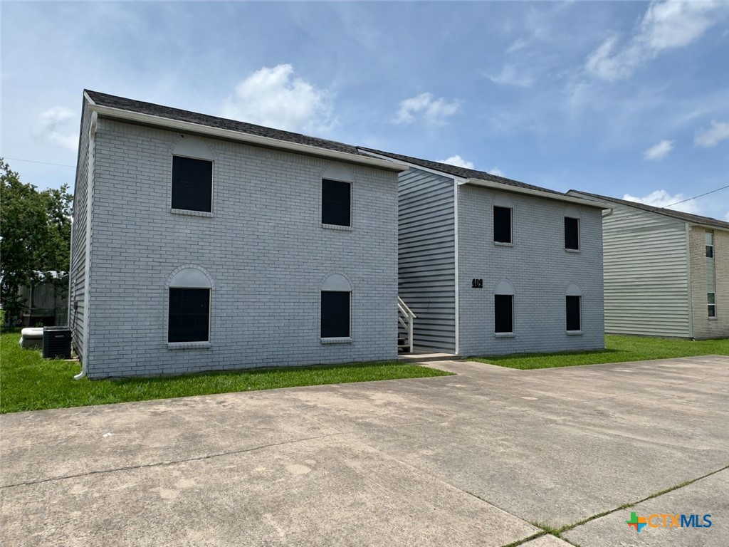 409 S Bauer Drive, Port Lavaca, TX 77979 — photo 1