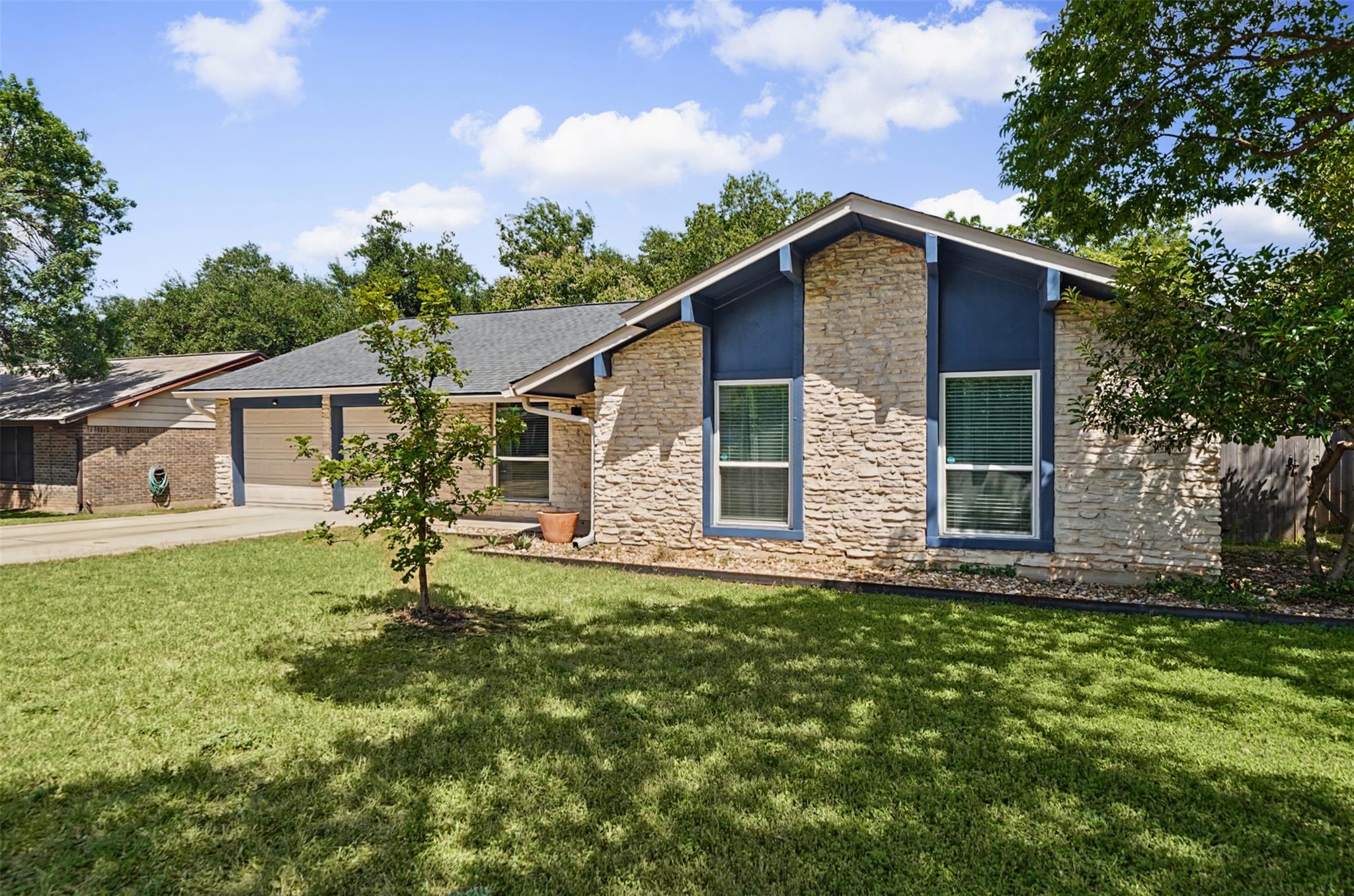 9007 W Pointer Ln, Austin, TX 78758 — photo 1