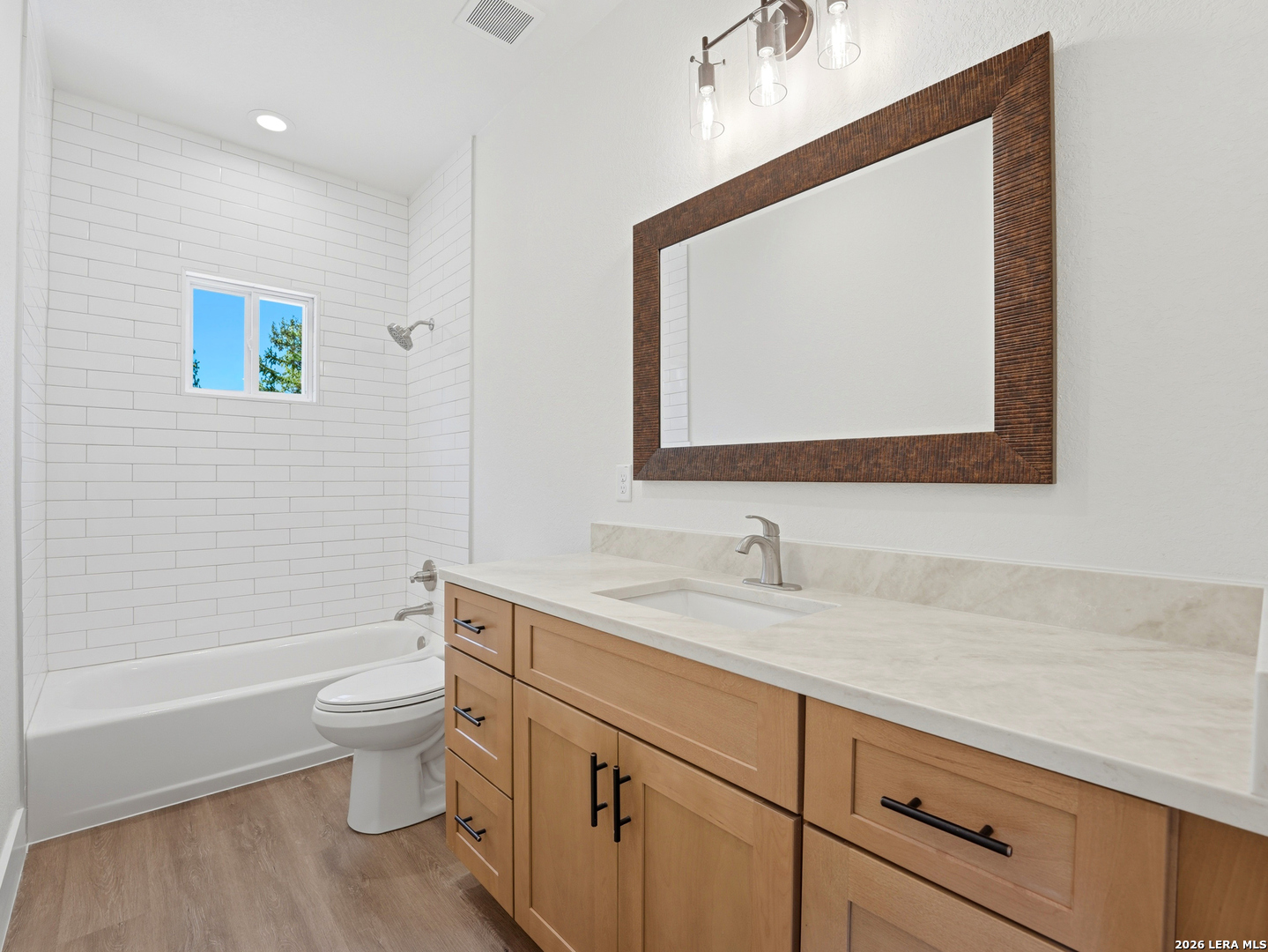 609 Elm St, ,  78028 — photo 1