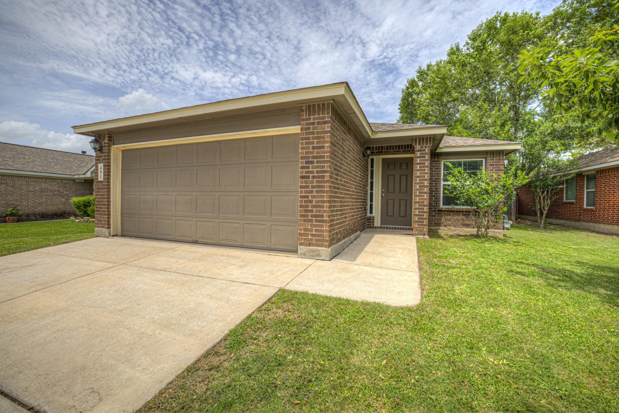 401 Summerside, Lockhart, TX 78644 — photo 1