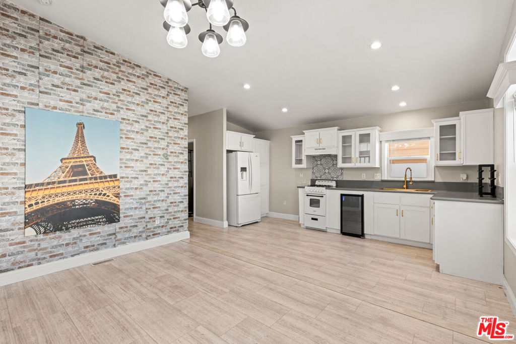 8250 Lankershim Boulevard 112, North Hollywood, CA 91605 — photo 1