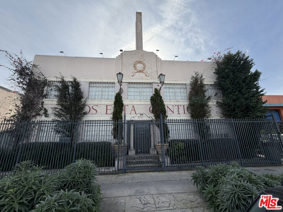 2252 W Washington Boulevard, Los Angeles, CA 90018 — photo 1