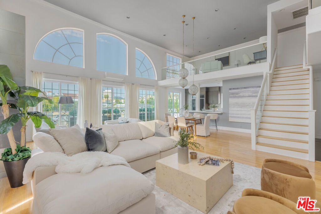 11723 Goshen Avenue 302, Los Angeles, CA 90049 — photo 1