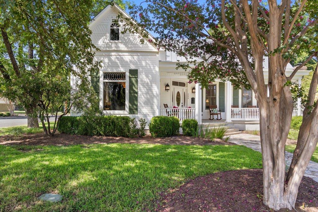 308 Travis, Fredericksburg, TX 78624 — photo 1