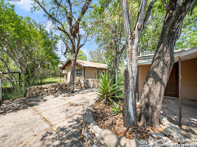 932 Toepperwein Rd, ,  78109 — photo 1