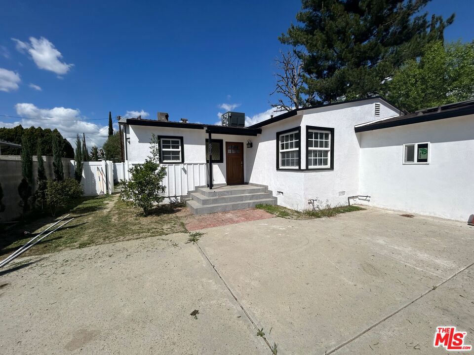 6915 Laramie Avenue, Winnetka, CA 91306 — photo 1