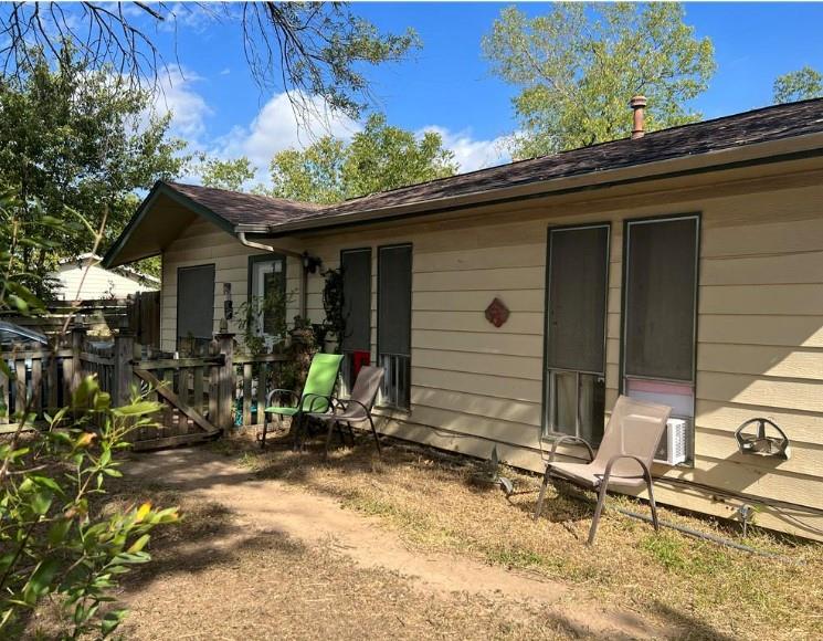 6112 Larch, Austin, TX 78741 — photo 1