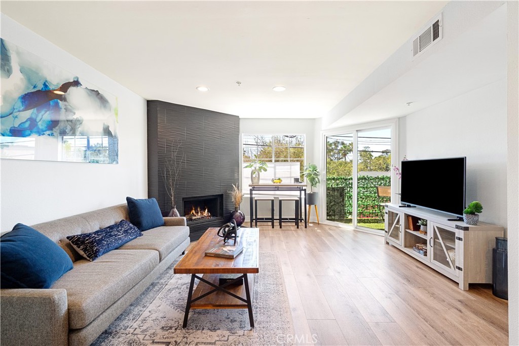 707 W 4th 8, Long Beach, CA 90802 — photo 1