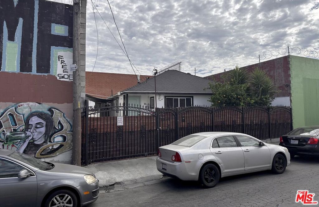 1554 E 24th Street, Los Angeles, CA 90011 — photo 1