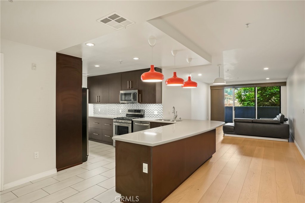 540 S Kenmore Avenue 203, Los Angeles, CA 90020 — photo 1