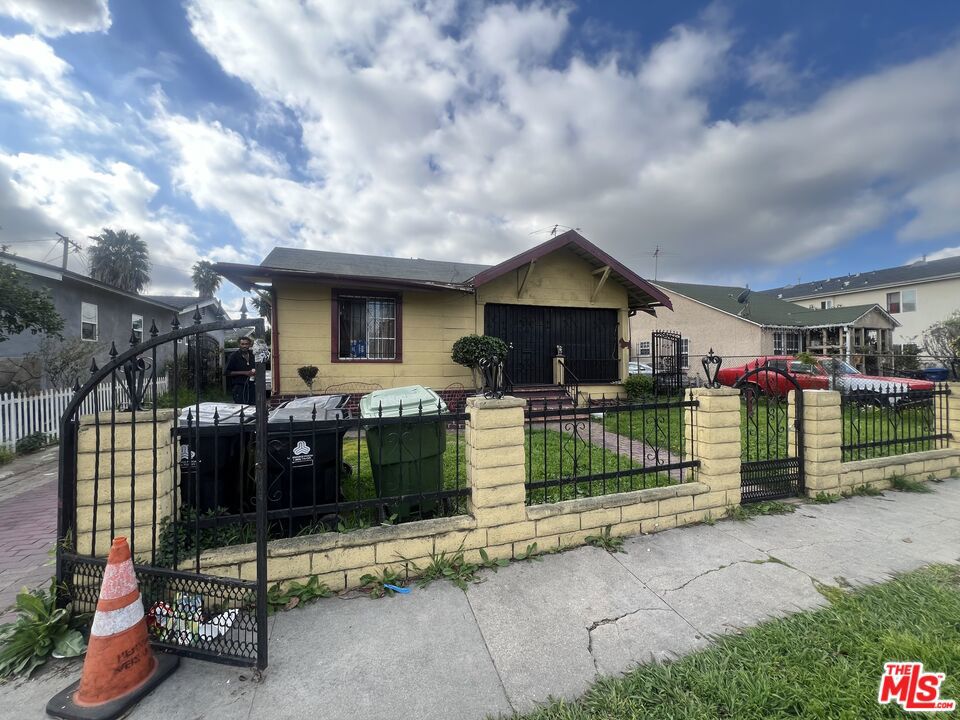 142 W 85th Street, Los Angeles, CA 90003 — photo 1