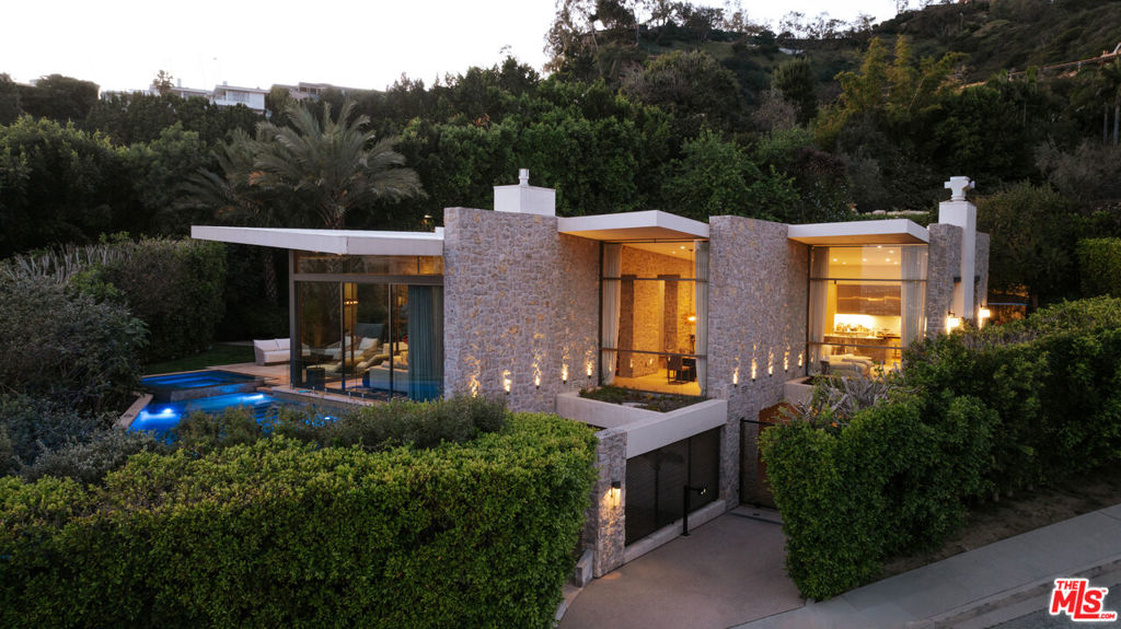 9233 Swallow Drive, West Hollywood, CA 90069 — photo 1