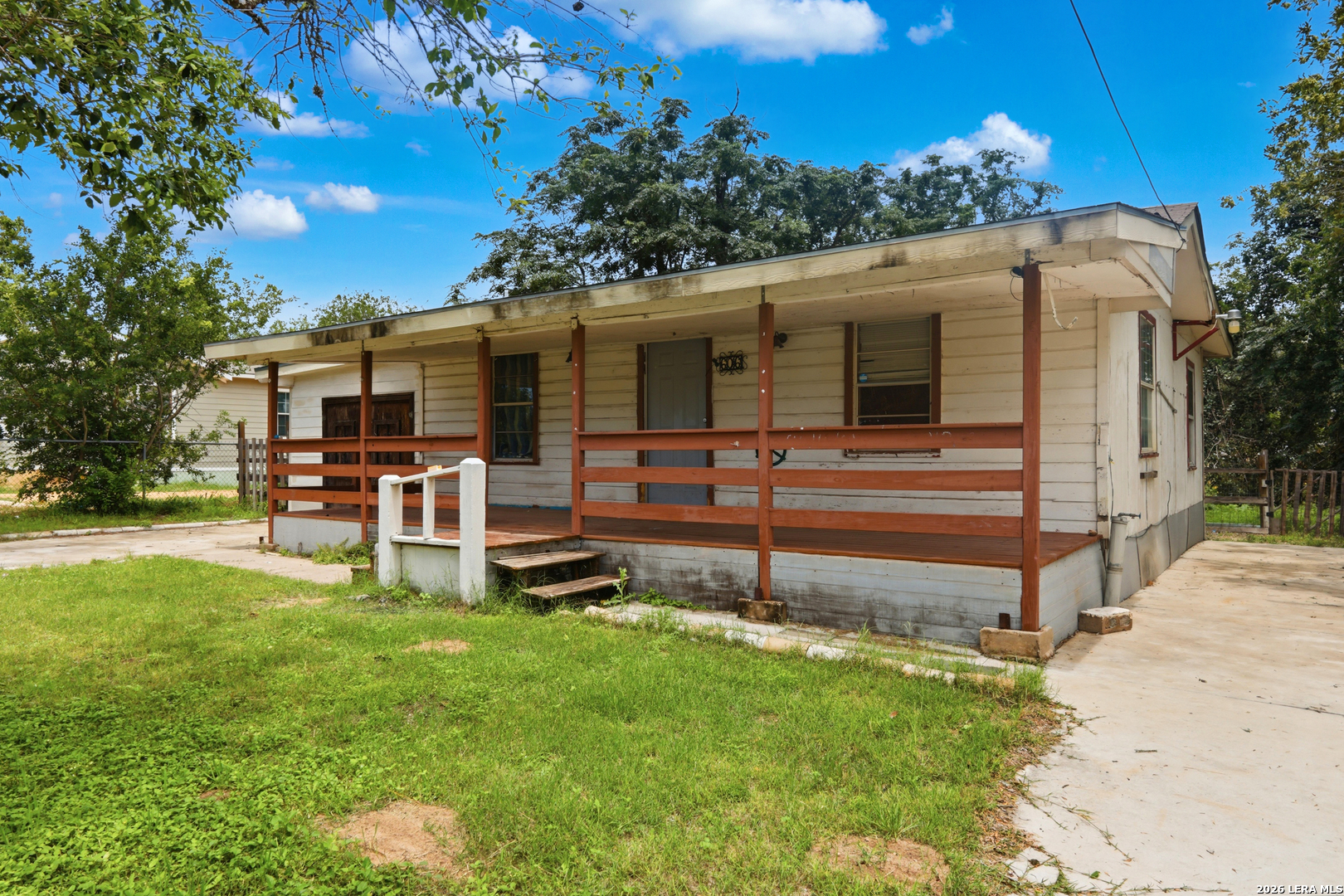 606 Viewpoint Dr, ,  78065 — photo 1