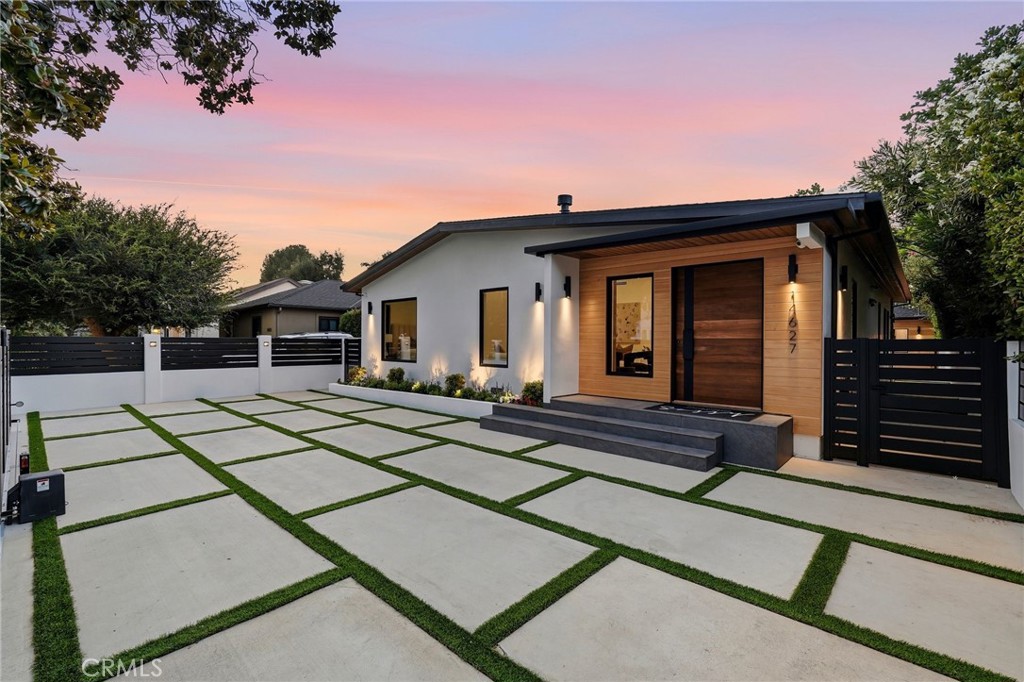 14627 Huston, Sherman Oaks, CA 91403 — photo 1