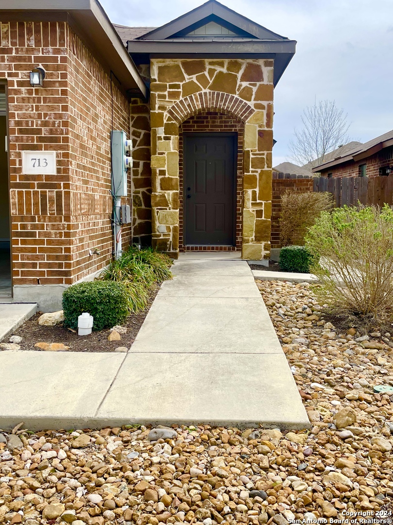 713/717 Creekside Cir, ,  78130 — photo 1