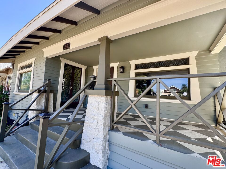 2180 W 31st Street, Los Angeles, CA 90018 — photo 1