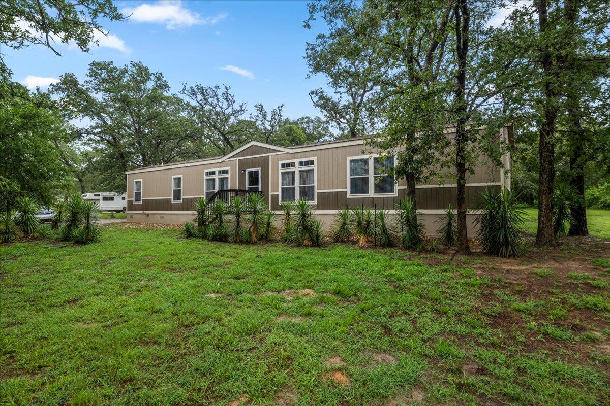 217 Pine Hill, Bastrop, TX 78602 — photo 1