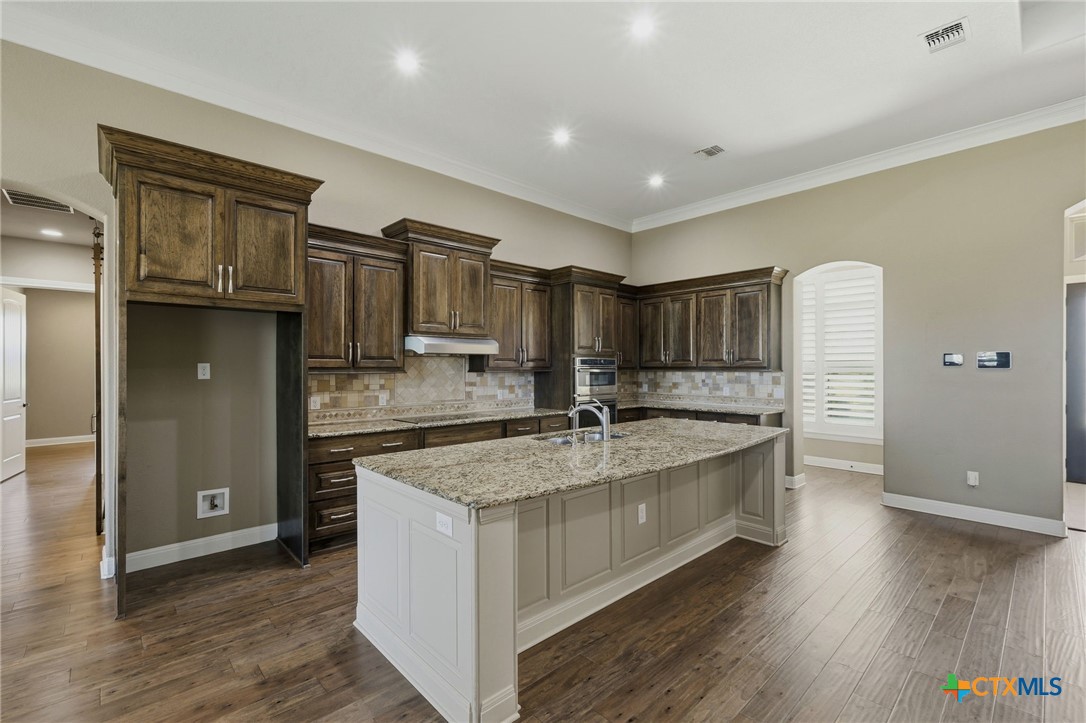 120 Vienna, Hutto, TX 78634 — photo 1