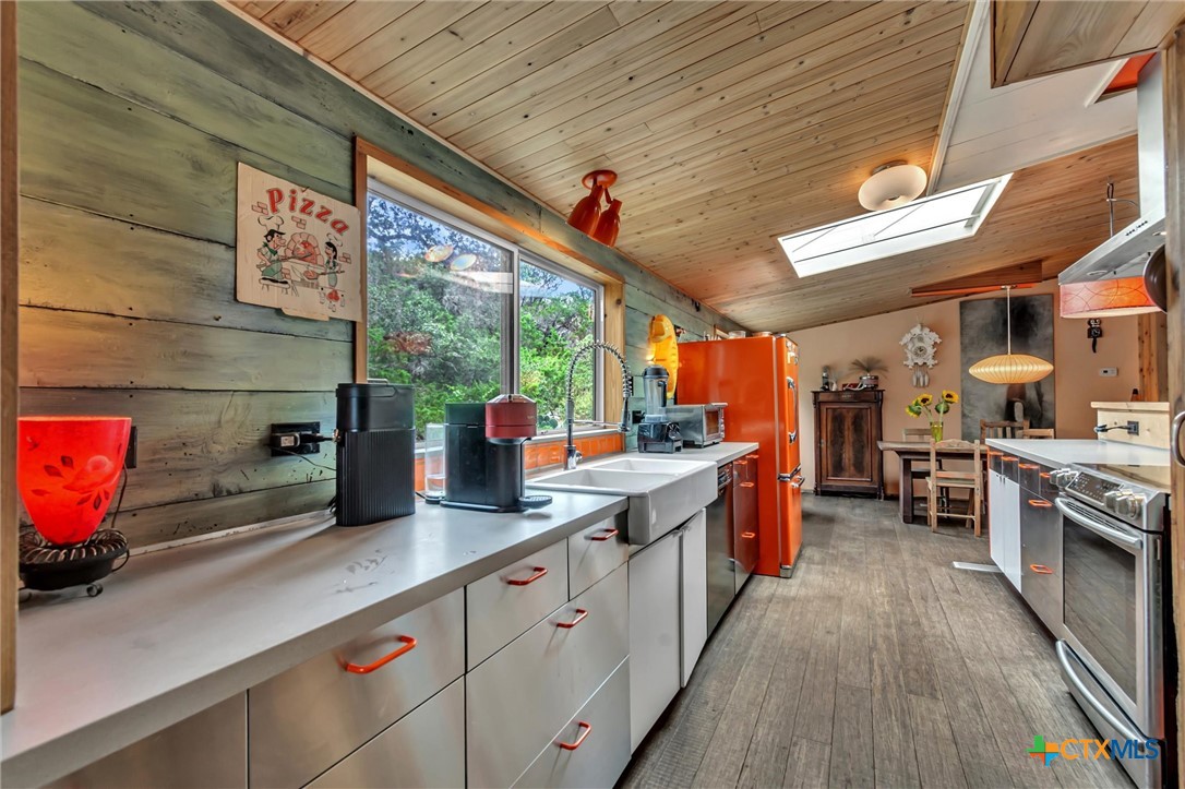 515 Circle, Wimberley, TX 78676 — photo 1
