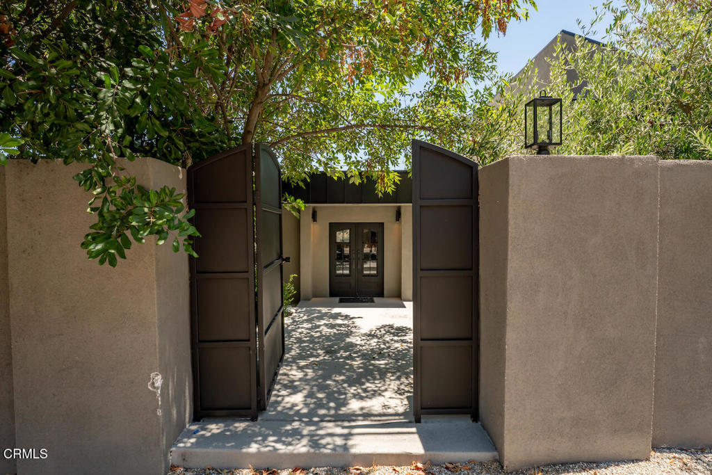 3250 Coldwater Canyon Avenue, Los Angeles, CA 91604 — photo 1