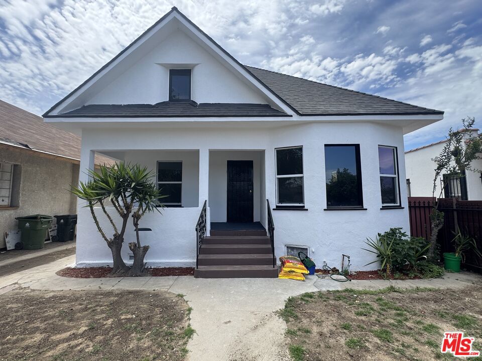 136 W 43rd Place, Los Angeles, CA 90037 — photo 1