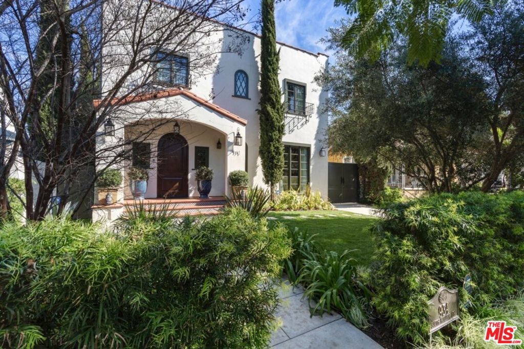 934 S Mullen Avenue, Los Angeles, CA 90019 — photo 1