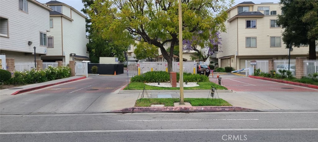11150 Glenoaks Boulevard 223