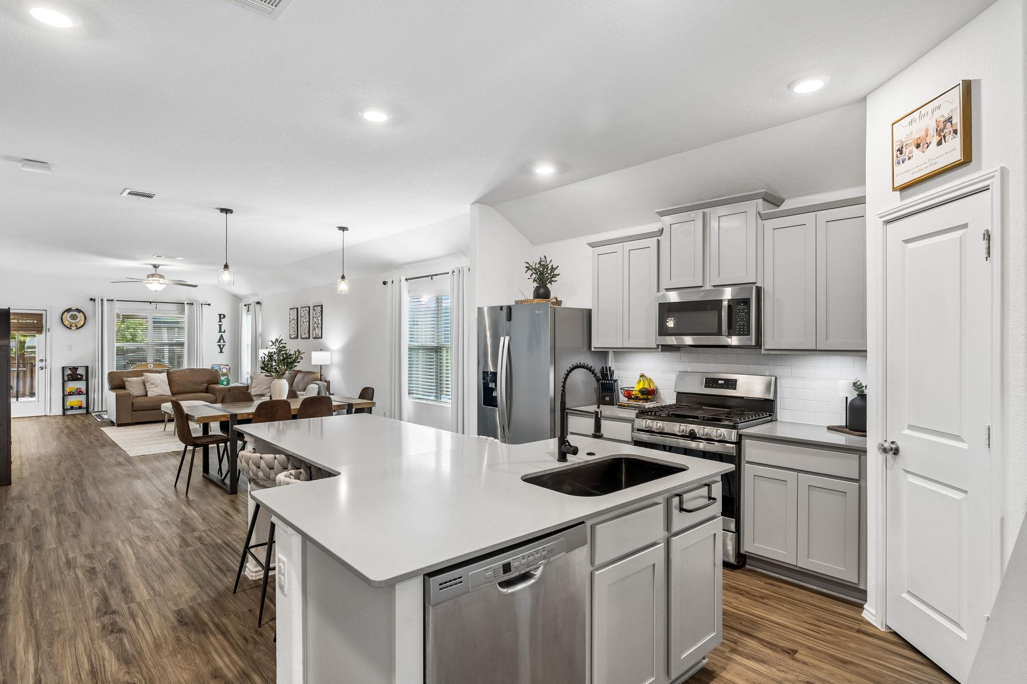 117 Konik, Georgetown, TX 78626 — photo 1