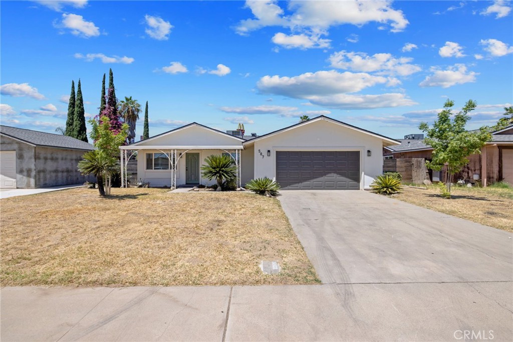 587 Sunset Street, Kingsburg, CA 93631 — photo 1