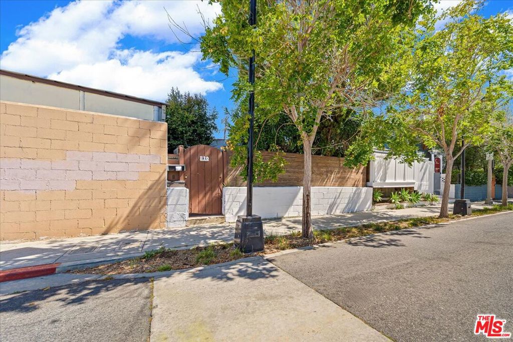 810 Navy Street, Santa Monica, CA 90405 — photo 1