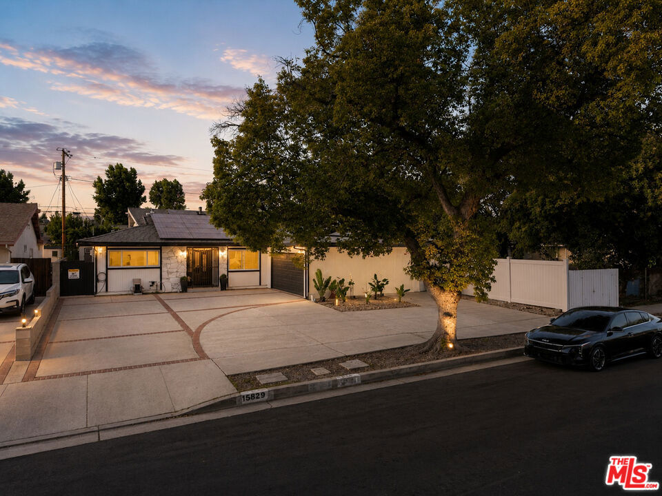 15829 Tupper Street, Los Angeles, CA 91343 — photo 1