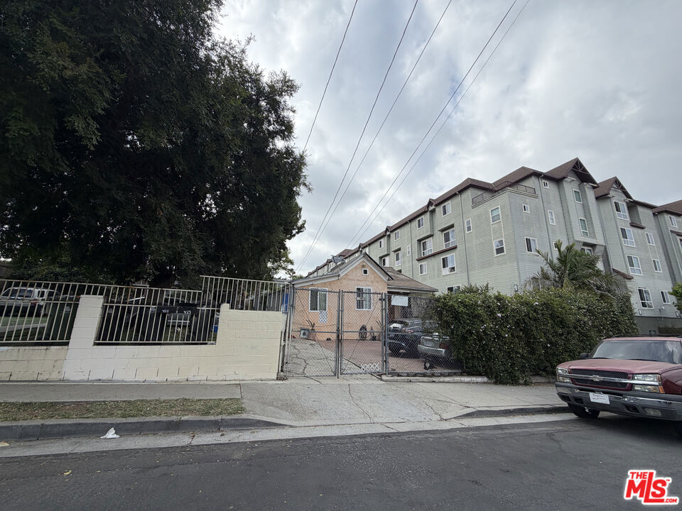427 N Bixel Street, Los Angeles, CA 90026 — photo 1