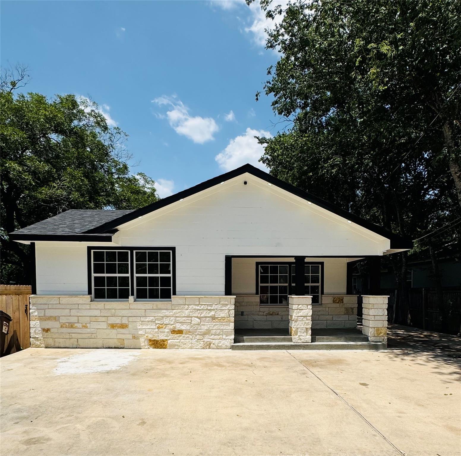 617 Persimmon, Lockhart, TX 78644 — photo 1