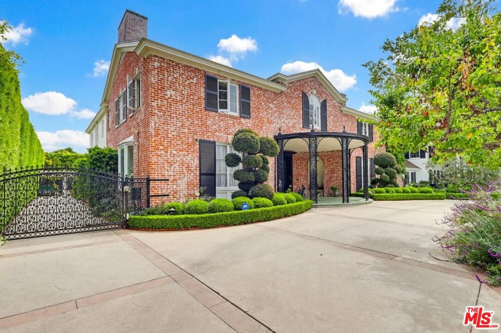 516 S Rimpau Boulevard, Los Angeles, CA 90020 — photo 1