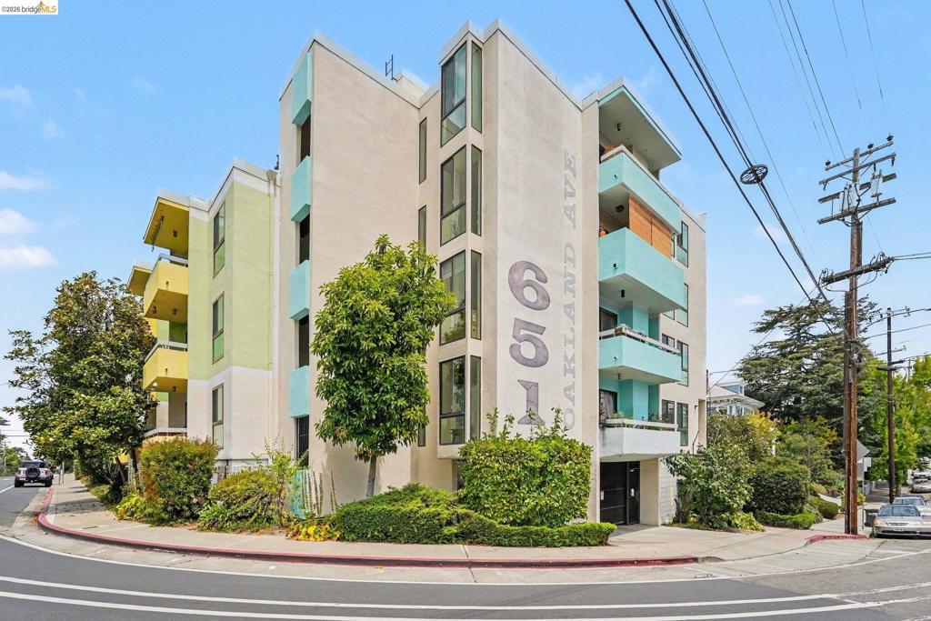 651 Oakland Ave 2D, Oakland, CA 94611 — photo 1
