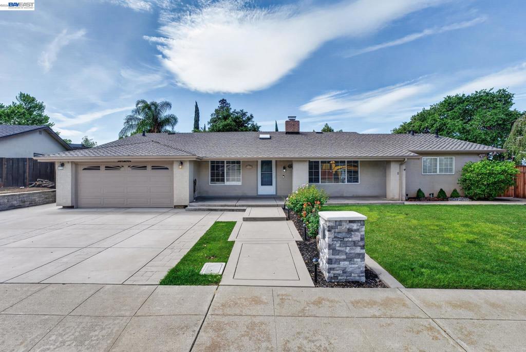 1147 Lomitas Ave, Livermore, CA 94550 — photo 1
