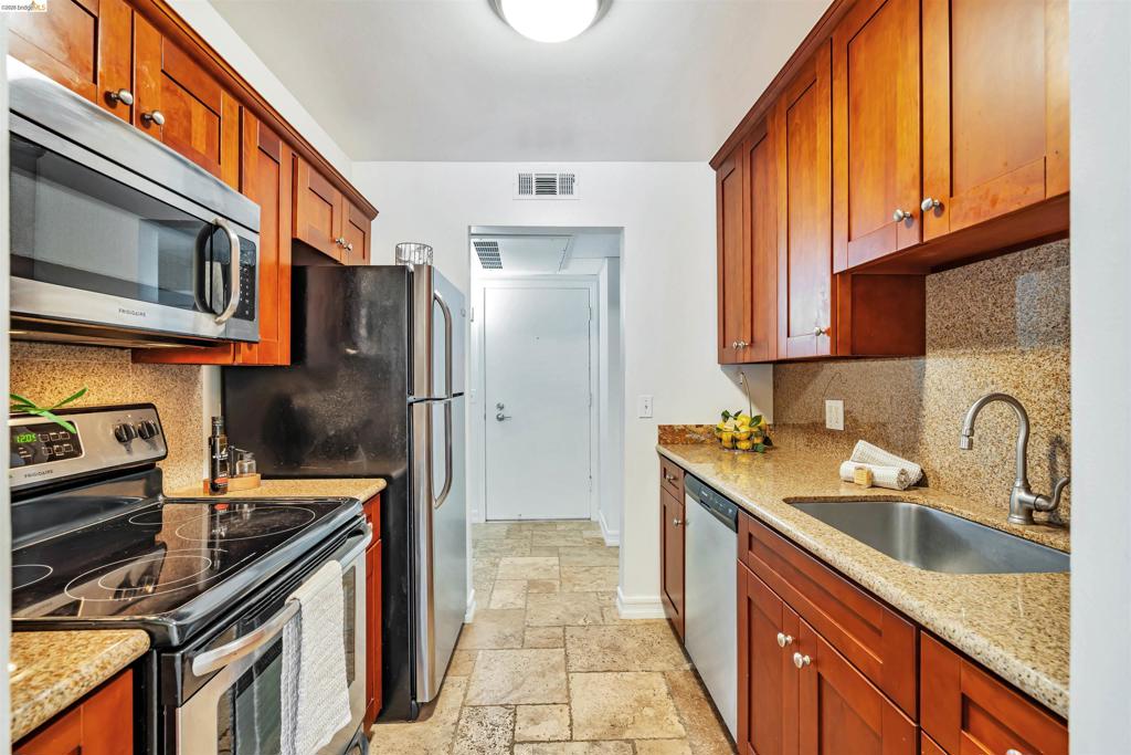 490 N Civic Dr 101, Walnut Creek, CA 94596 — photo 1