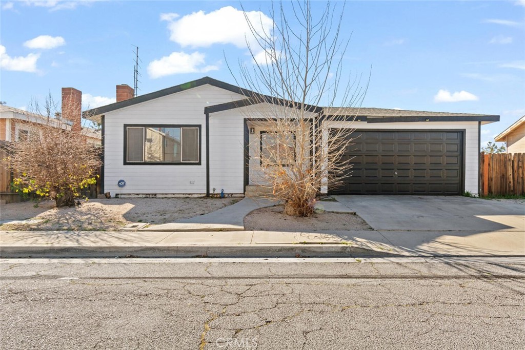 44053 Canyon Way, Lancaster, CA 93535 — photo 1