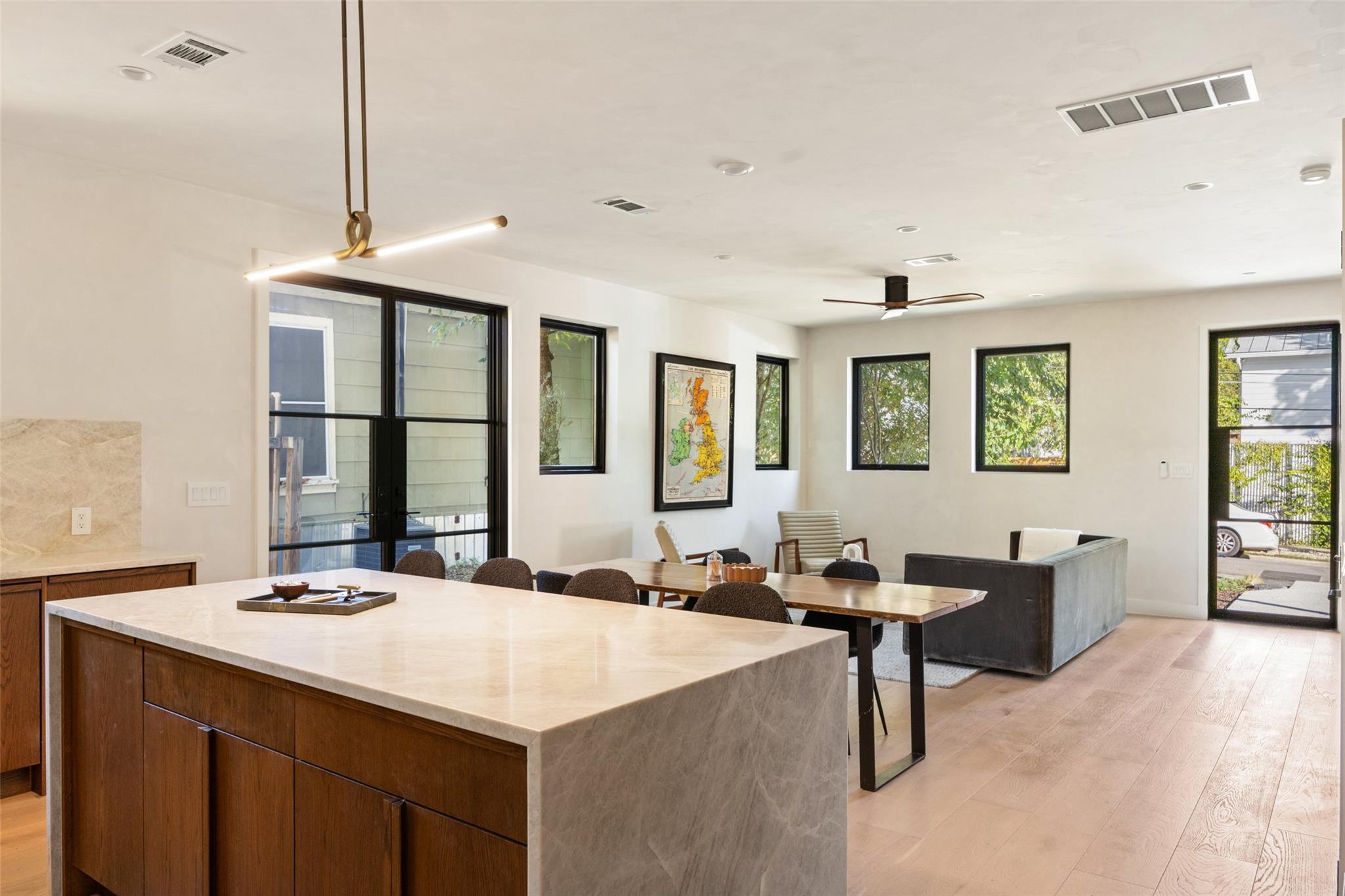2305 21st, Austin, TX 78722 — photo 1