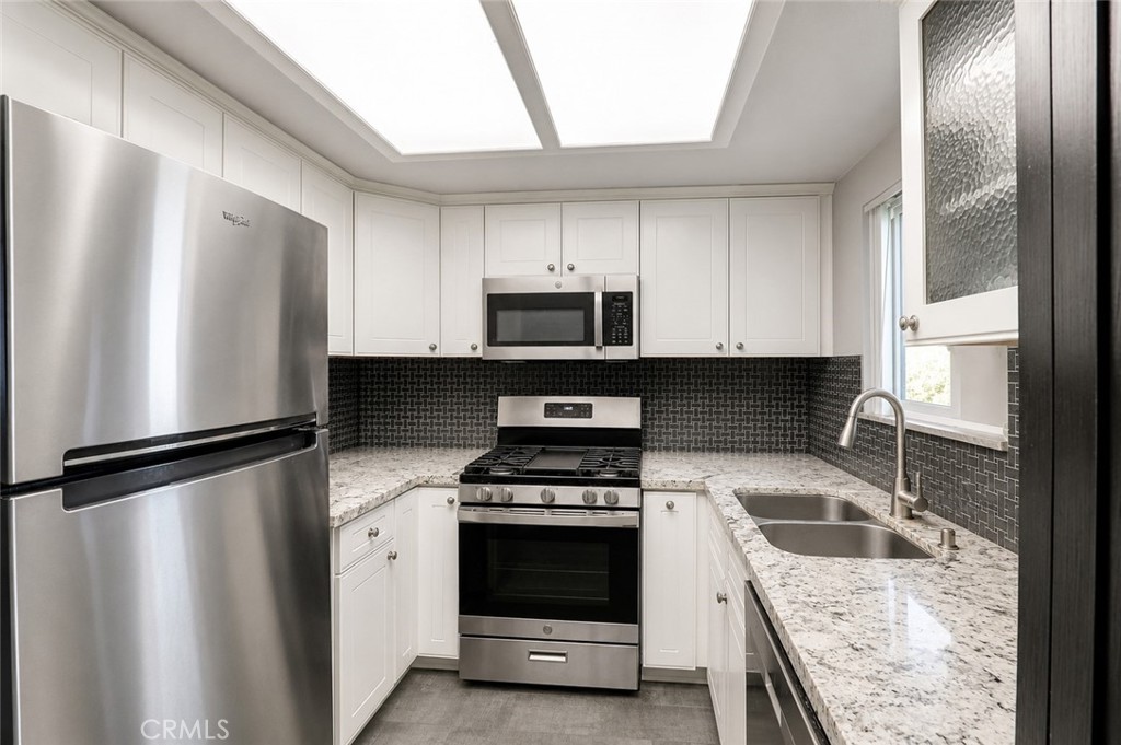 14405 Cerise Avenue 13, Hawthorne, CA 90250 — photo 1